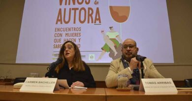 Mujeres expertas en vino durante el encuentro 