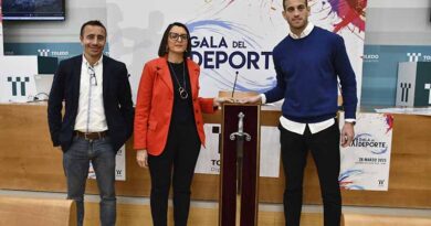avier Alberola Rojas recibiendo el Premio Diputación de Toledo en la XXXI Gala del Deporte.