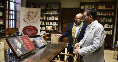 Exposición de facsímiles de Cervantes y pinturas de Pérez-Herce durante el Día del Libro en la Diputación de Toledo.