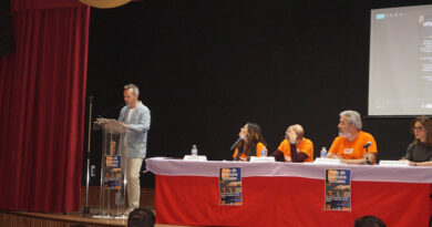 Profesionales y alcaldes debatiendo en el I Foro de Servicios Sociales de Castilla-La Mancha en Yuncler.