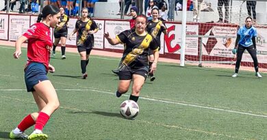 Jugadoras celebrando el Torneo Femenino de Fútbol 8 en Pantoja.