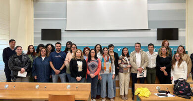 Grupo de los 20 administrativos seleccionados para la coordinación de los Talleres+ Diputación Toledo durante el acto de adjudicación de destinos.