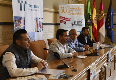 Participantes ataviados con trajes de época durante la recreación histórica en las IV Jornadas Renacentistas Villaseca de la Sagra.