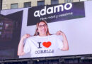 Adamo en Times Square, la operadora brilla en el corazón de Nueva York