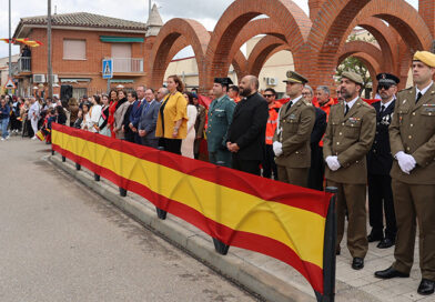 Acto militar de la Guardia Real en Mocejón con la presidenta de la Diputación