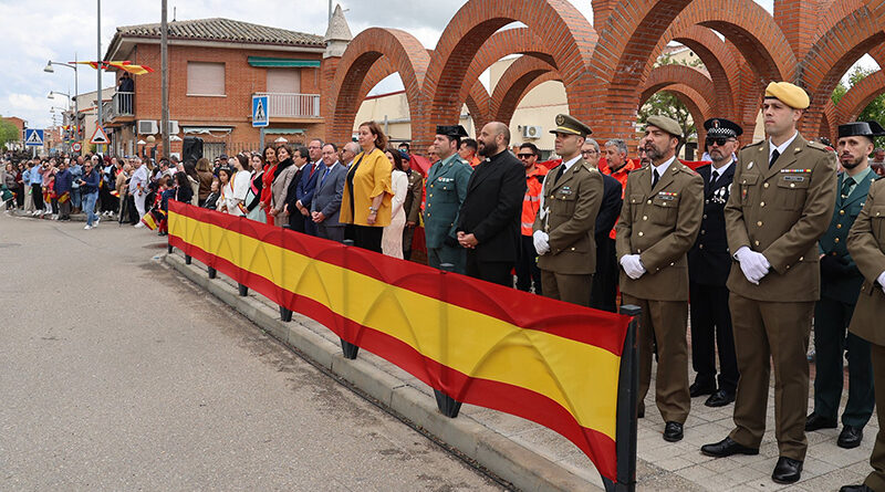 Acto militar de la Guardia Real en Mocejón con la presidenta de la Diputación