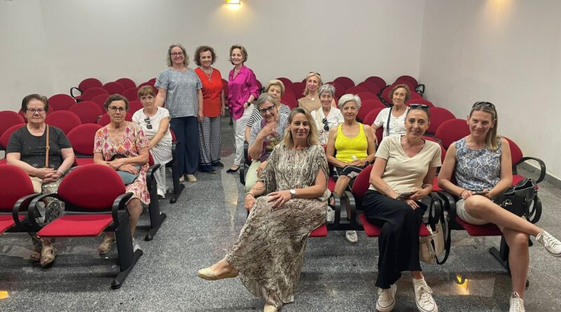 Bargas promueve la salud femenina con un taller de autoexploración mamaria
