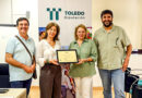 La diputada de Medioambiente, Marina García, visita el Aula de Ecología Urbana de Illescas para reconocer su labor educativa ambiental.