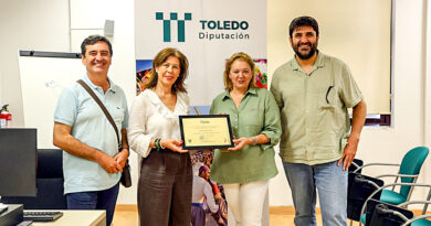 La diputada de Medioambiente, Marina García, visita el Aula de Ecología Urbana de Illescas para reconocer su labor educativa ambiental.