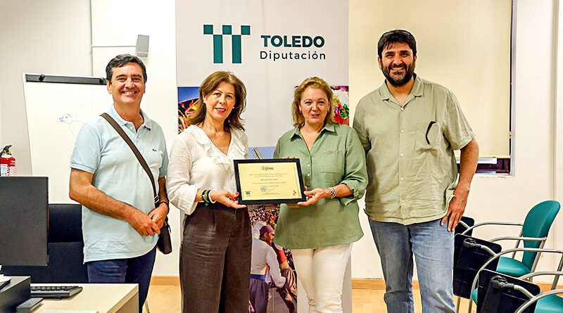 La diputada de Medioambiente, Marina García, visita el Aula de Ecología Urbana de Illescas para reconocer su labor educativa ambiental.