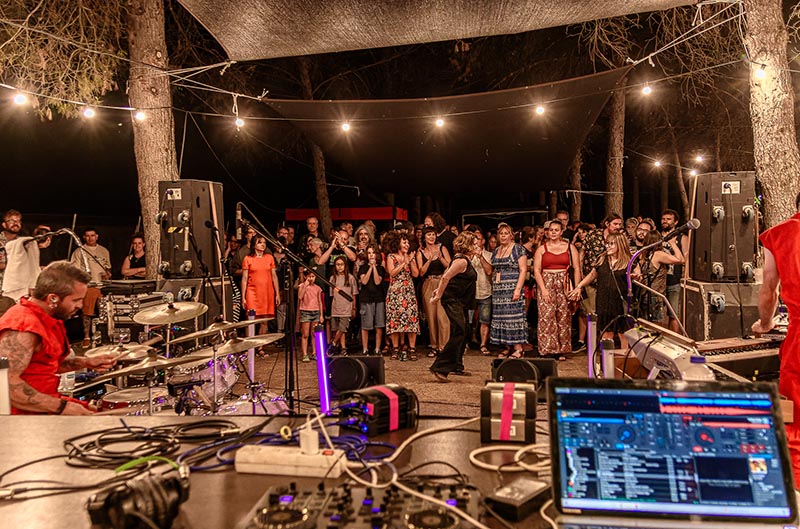 Kamikaze Helmets – Villavibes 2025 – 005