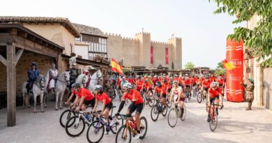 La Vuelta celebra su 90º aniversario en Puy du Fou con una jornada histórica