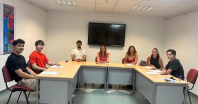 Olías formaliza cerca de 30 contratos con jóvenes del municipio