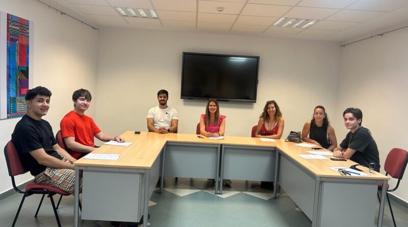 Olías formaliza cerca de 30 contratos con jóvenes del municipio