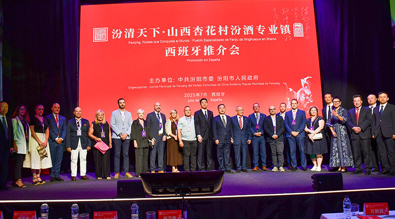 Representantes de la Fundación Ibero-China y de la Sagra en un evento para promover el intercambio cultural y comercial con China.