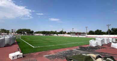 Villaluenga renueva el césped del campo municipal de fútbol 
