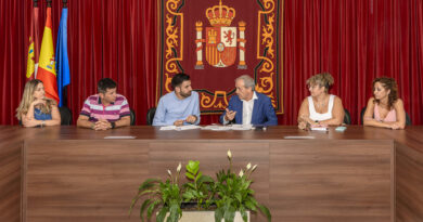 Reunión en el Ayuntamiento de Añover de Tajo entre representantes del Gobierno de Castilla-La Mancha y el equipo de gobierno local, para hablar de los presupuestos participativos.