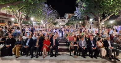 Renovada Plaza de España de Mocejón, con la alcaldesa Conchi Cedillo.