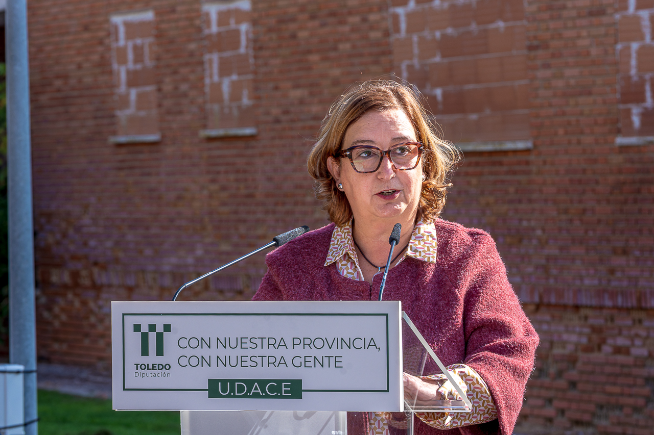 La presidenta de la Diputación de Toledo presentando el diseño moderno y funcional de la nueva Unidad de Daño Cerebral Adquirido de Toledo.