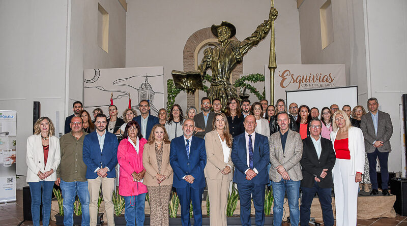Representantes institucionales durante la inauguración del Encuentro Regional de Mancomunidades en Esquivias.
