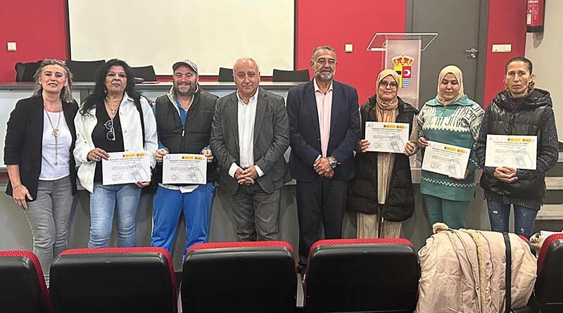 ulián Martín clausura el programa Talleres+ en Alameda de la Sagra junto a los participantes.