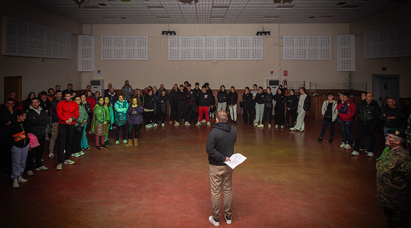 Los participantes en el arranque del Juego Misterio 2025 Eclipse en Yuncler.
