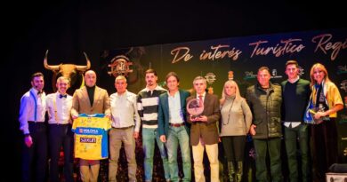 El Ayuntamiento de Yuncos acompaña la Gala de Navidad de la Asociación Toro Enmaromado