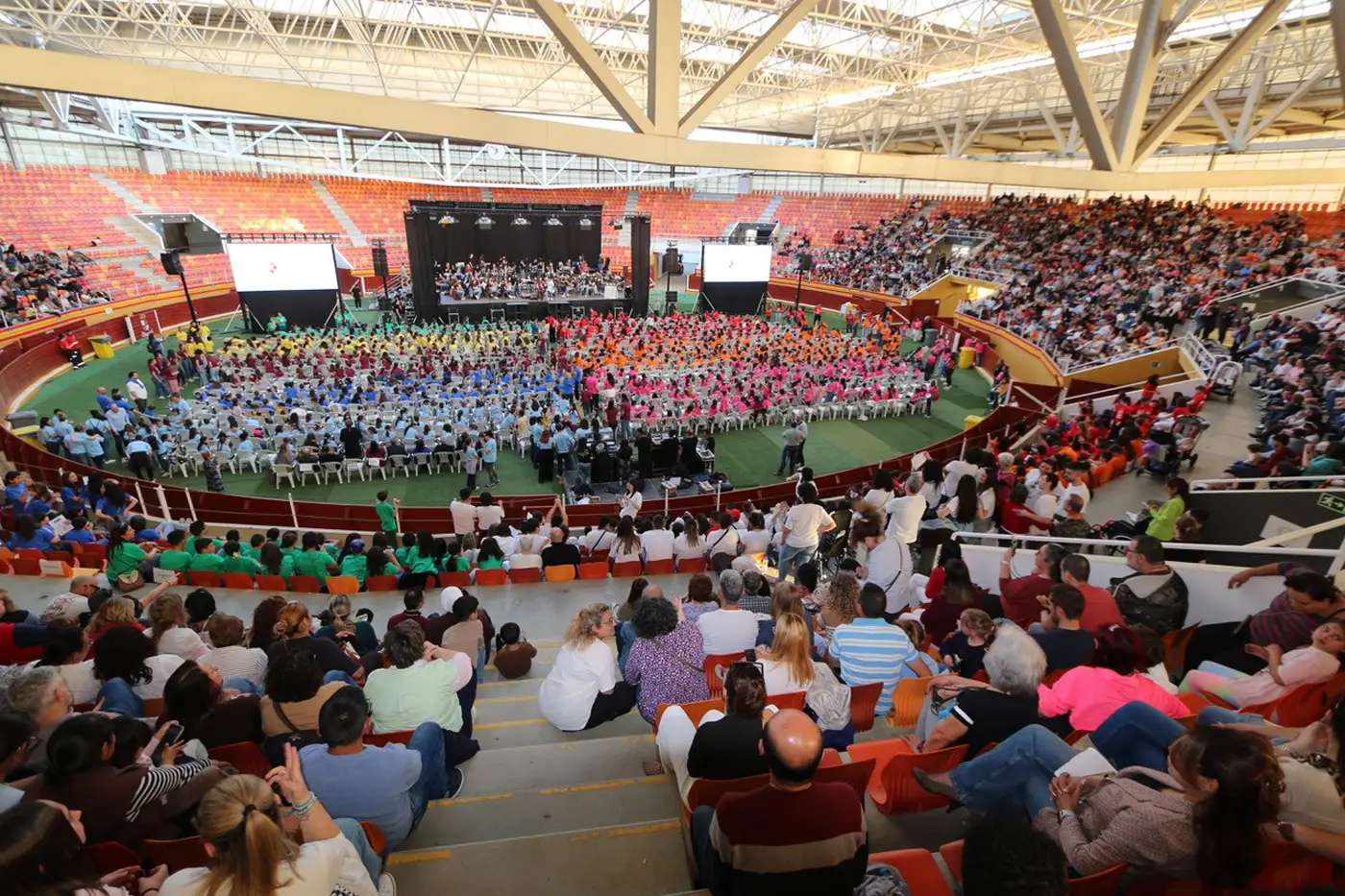 Escolares cantando en Illescas Canta contra el acoso escolar en el Espacio Cubierto Polivalente (3) Escolares cantando en Illescas Canta contra el acoso escolar en el Espacio Cubierto Polivalente (3)