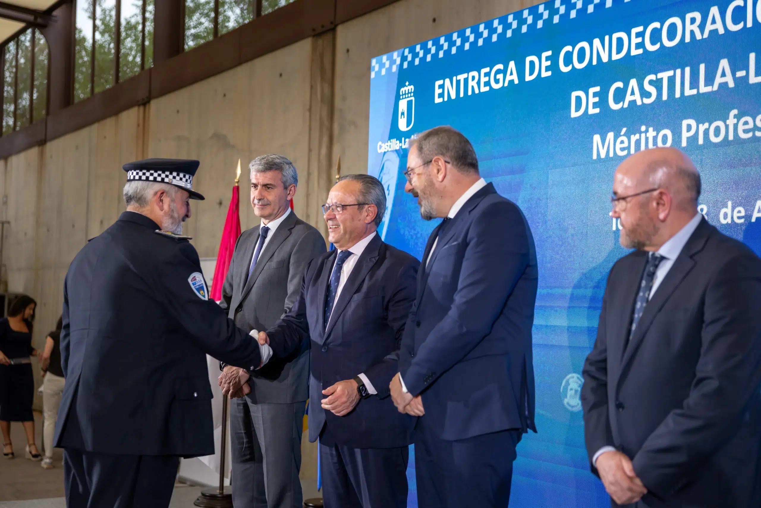 entrega-condecoraciones-policia-clm-2
