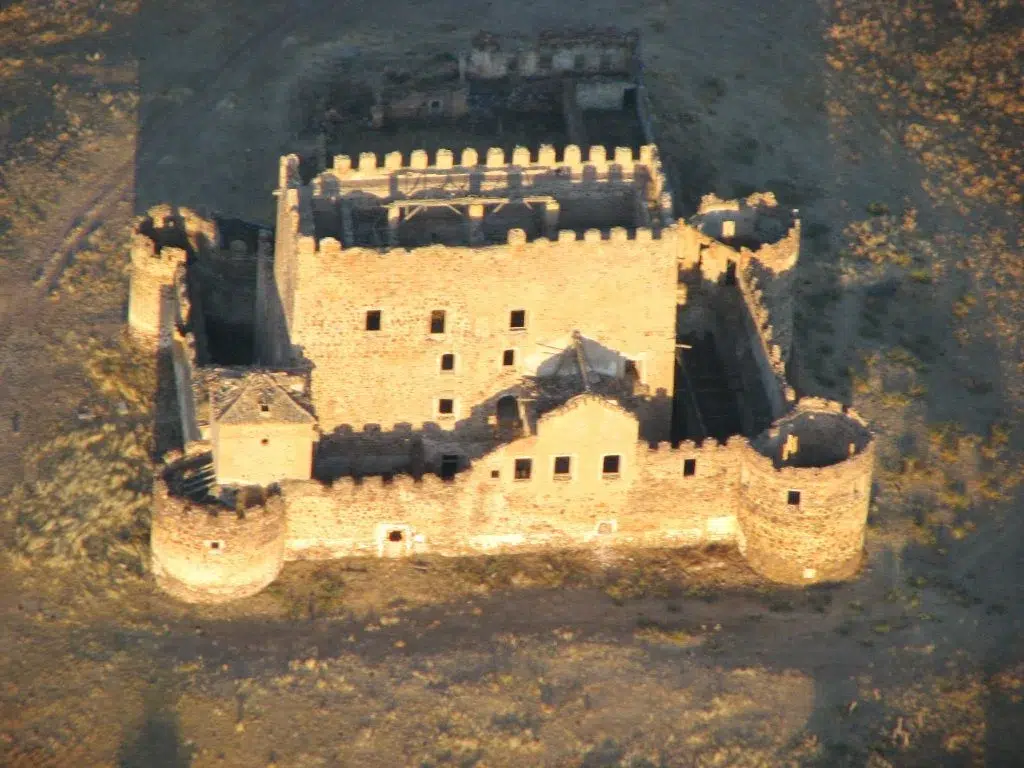 ayuntamiento-los-yebenes-castillo ayuntamiento-los-yebenes-castillo